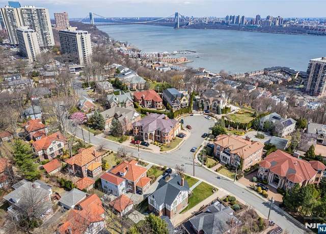 Property at 5 Crescent Way, Fort Lee, NJ 07024, 5 beds, 2.5 baths