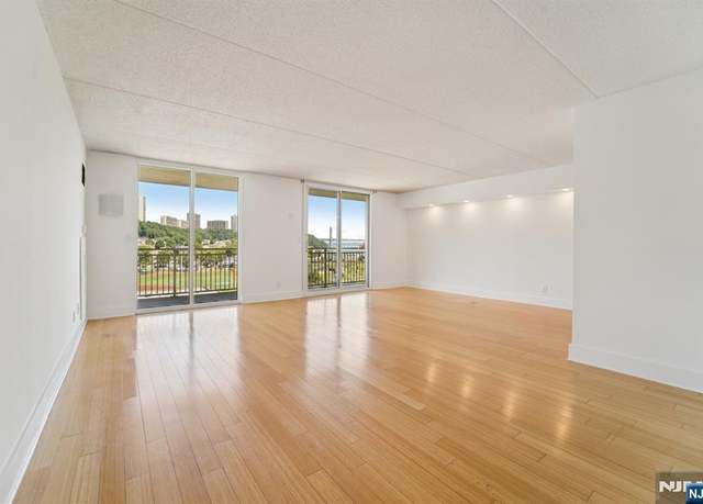 Property at 1077 River Rd #1014, Edgewater, NJ 07020, 1 bed, 1.5 baths