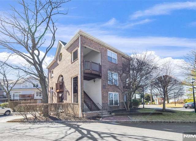 Property at 176 Lynette Dr, Fort Lee, NJ 07024, 2 beds, 2 baths