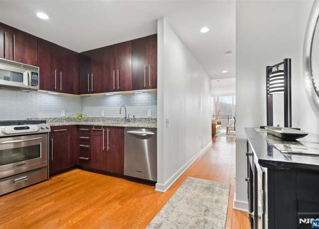 Property at 1017 Hudson Park #1017, Edgewater, NJ 07020, 1 bed, 1.5 baths