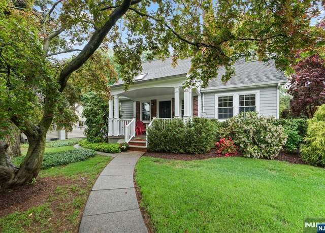 Property at 4 Westview Pl, Midland Park, NJ 07432, 4 beds, 3 baths