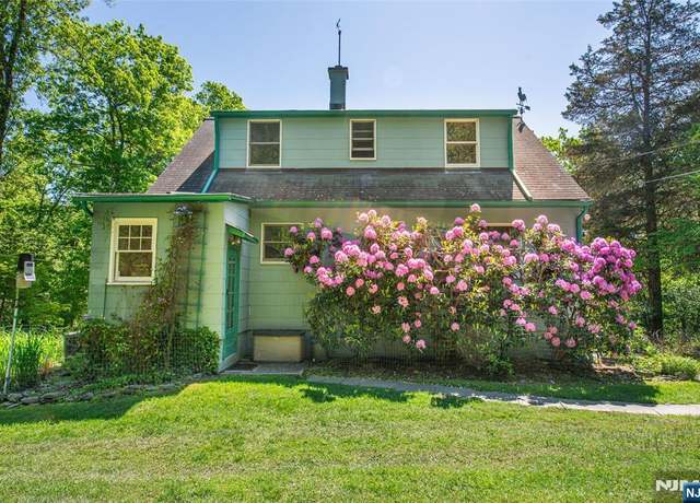 Property at 90 Magee Rd, Ringwood, NJ 07456, 3 beds, 2 baths