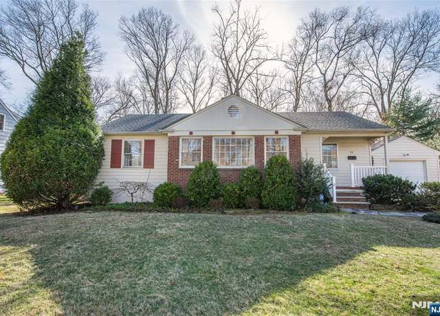Property at 77 Magnolia Dr, New Providence, NJ 07974, 3 beds, 2 baths