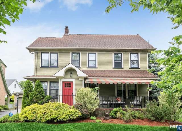 Property at 17 Warren Pl, Glen Rock, NJ 07452, 3 beds, 2.5 baths