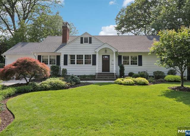Property at 133 Foster Ter, Ridgewood, NJ 07450, 5 beds, 4.5 baths