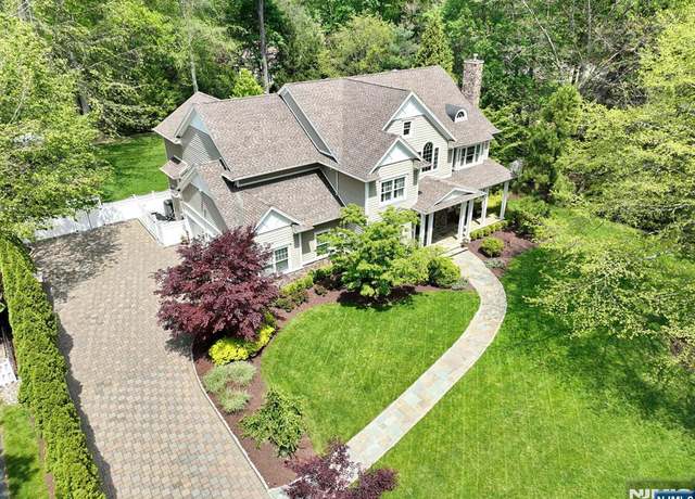 Property at 7 Newton Pl, Allendale, NJ 07401, 5 beds, 5 baths