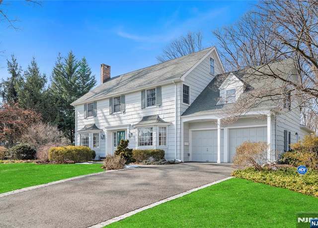 Property at 426 Knollwood Rd, Ridgewood, NJ 07450, 5 beds, 3.5 baths