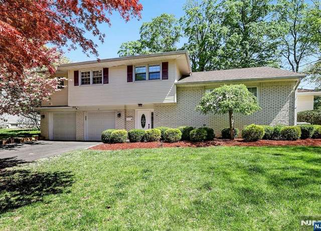 Property at 4 Gramercy Ln, Hillsdale, NJ 07642, 3 beds, 3 baths