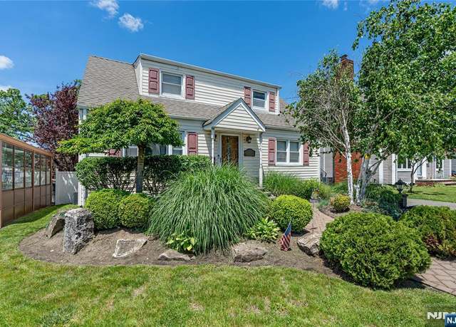 Property at 9 Knollwood Rd, Totowa, NJ 07512, 3 beds, 1 bath