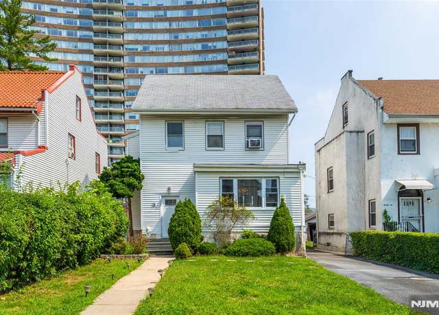 Property at 18 Melrose Ave, East Orange, NJ 07018, 4 beds, 2.5 baths