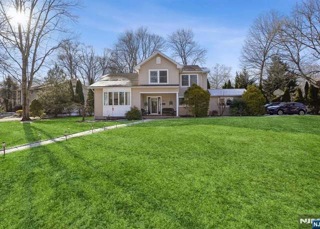 Property at 17 Sparrow Dr, Livingston, NJ 07039, 4 beds, 3 baths