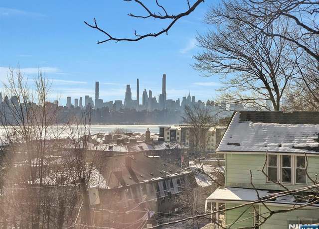 Property at 9 Old Wood Rd, Edgewater, NJ 07020, 2 beds, 1 bath