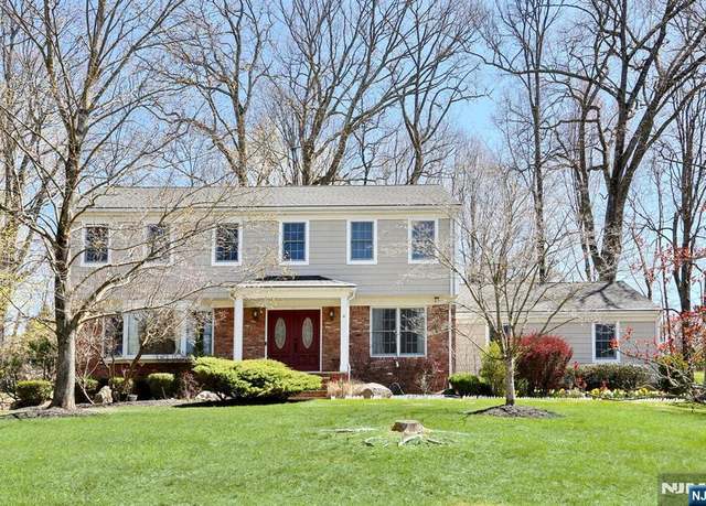 Property at 37 Osborne Ct, Mahwah, NJ 07430, 4 beds, 2.5 baths