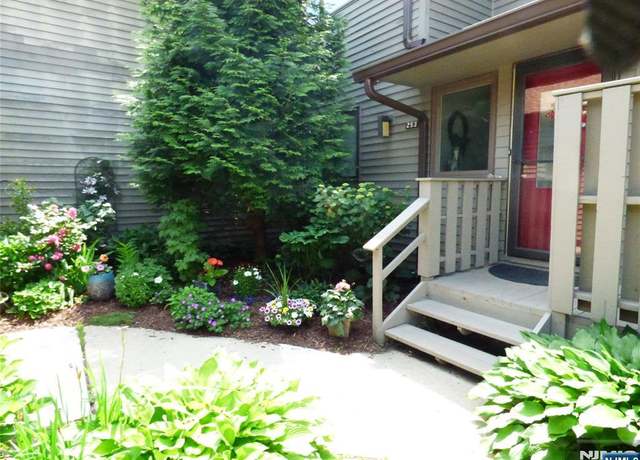 Property at 253 Vista View Dr #253, Mahwah, NJ 07430, 2 beds, 2 baths
