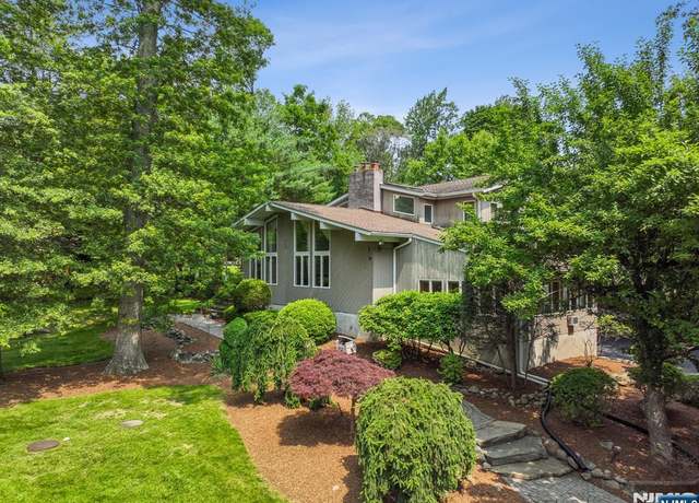 Property at 11 Rising Ridge Rd, Upper Saddle River, NJ 07458, 6 beds, 5.5 baths