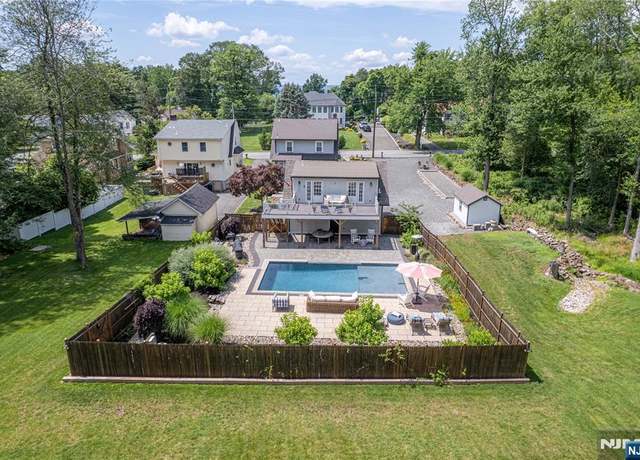 Property at 30 Grandview Ave, North Caldwell, NJ 07006, 3 beds, 2.5 baths