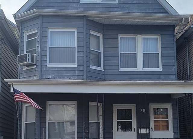 Property at 38 E 35th St, Bayonne, NJ 07002, 7 beds, 2 baths