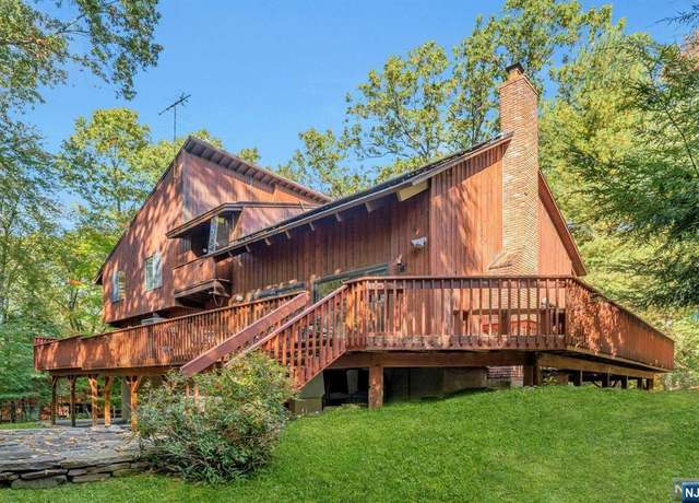 Property at 7 Lancaster Ct, Ramsey, NJ 07446, 5 beds, 4.5 baths