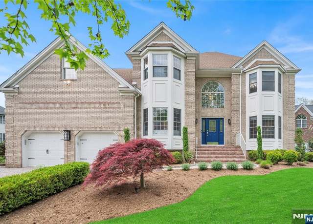 Property at 9 Rubino Rd, West Caldwell, NJ 07006, 4 beds, 3.5 baths