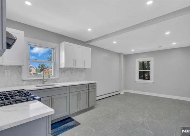 Property at 553 Orange Ave, Newark, NJ 07103, 7 beds, 3 baths