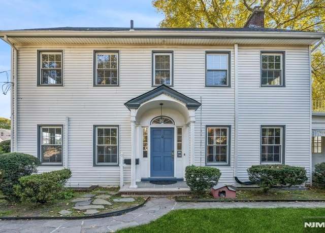 Property at 427 Rutherford Blvd, Clifton, NJ 07014, 4 beds, 1.5 baths