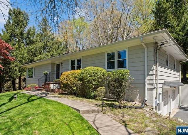 Property at 7 Rolling Ridge Rd, Upper Saddle River, NJ 07458, 3 beds, 2.5 baths