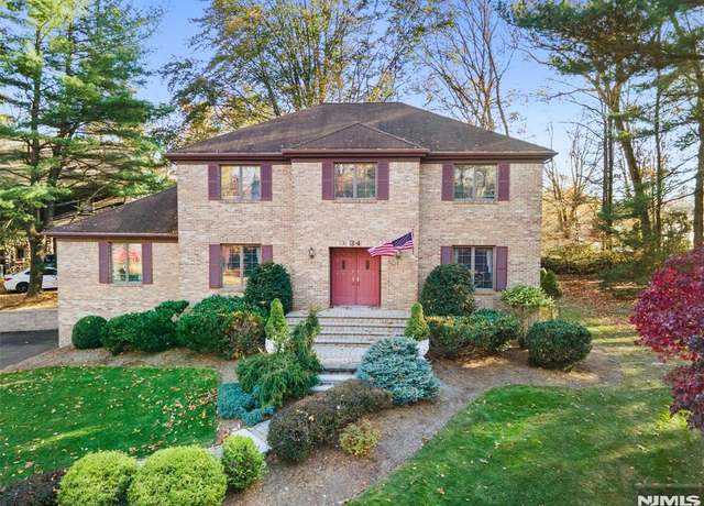 Property at 34 Franklin St, Ramsey, NJ 07446, 4 beds, 2.5 baths
