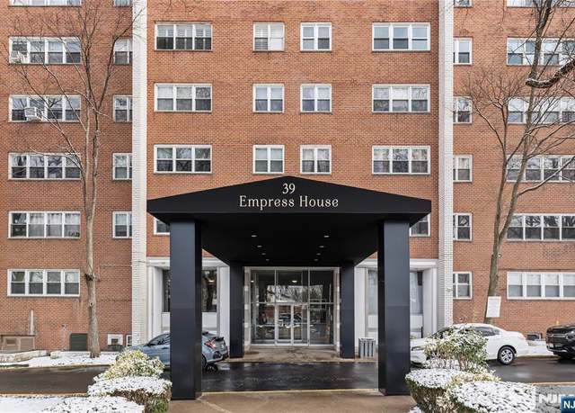 Property at 39 E 39th St, Paterson, NJ 07514, 2 beds, 1 bath