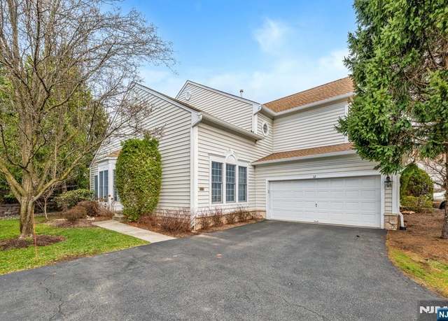 Property at 32 Thistle Dr, Paramus, NJ 07652, 3 beds, 3.5 baths