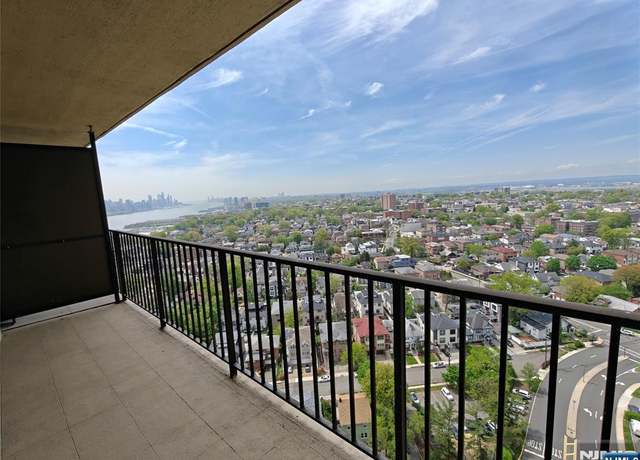 Property at 200 Winston Dr #2517, Cliffside Park, NJ 07010, 2 beds, 2 baths