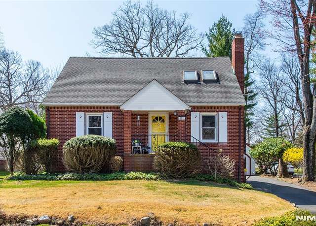 Property at 190 Hiawatha Blvd, Oakland, NJ 07436, 4 beds, 2 baths