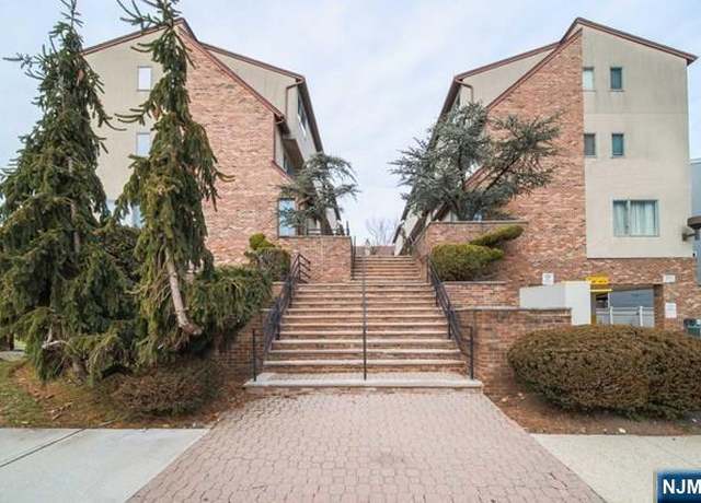 Property at 1323 15th St, Fort Lee, NJ 07024, 1 bed, 1 bath