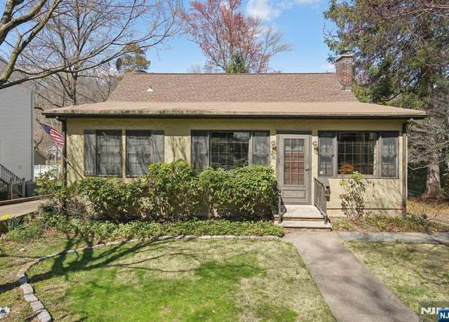 Property at 24 Lake Trl, Wayne, NJ 07470, 3 beds, 1 bath
