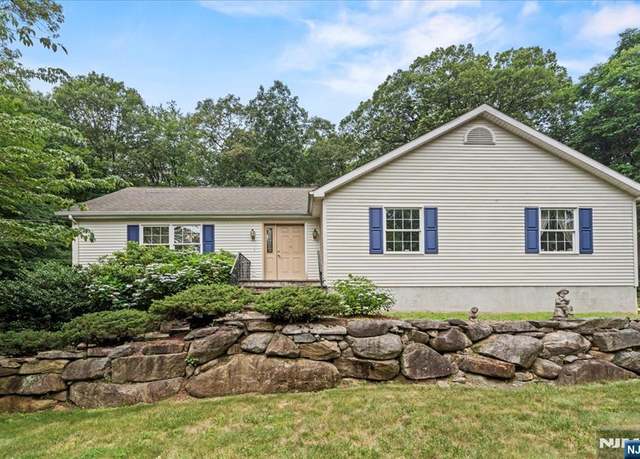 Property at 64 Stag Hill Rd, Mahwah, NJ 07430, 3 beds, 2 baths