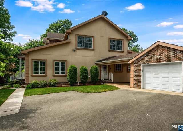 Property at 541 Forest Ave, Paramus, NJ 07652, 4 beds, 3 baths