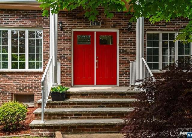 Property at 541 Forest Ave, Paramus, NJ 07652, 4 beds, 3 baths