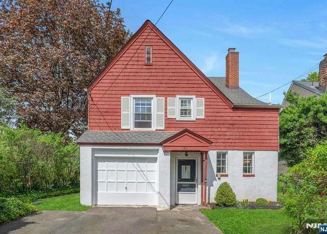 Property at 10 Bolton Pl, Fair Lawn, NJ 07410, 4 beds, 2 baths
