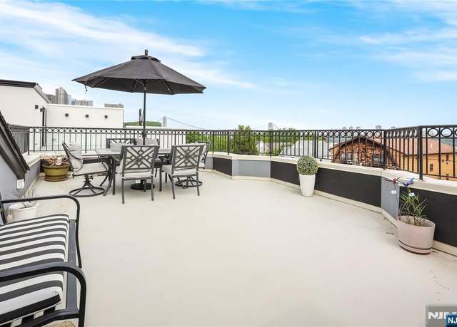 Property at 88B Myrtle Ave Unit B, Edgewater, NJ 07020, 4 beds, 4.5 baths