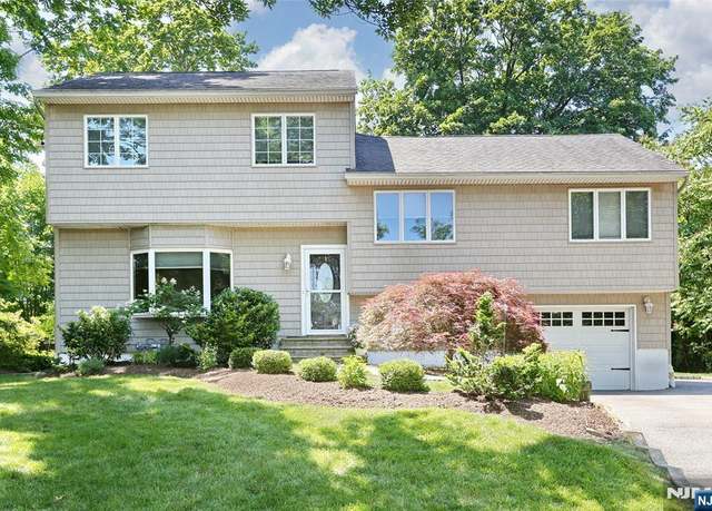Property at 60 Harmon Dr, Paramus, NJ 07652, 5 beds, 3.5 baths