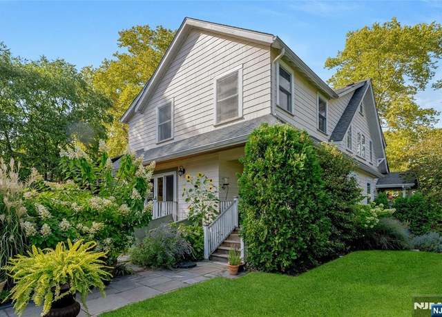 Property at 1 Laurel Pl, Glen Ridge, NJ 07028, 4 beds, 3.5 baths