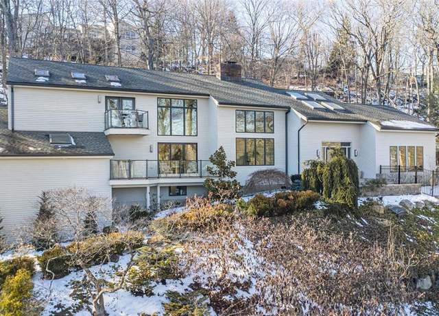 Property at 774 W Shore Dr, Kinnelon Borough, NJ 07405, 4 beds, 4.5 baths