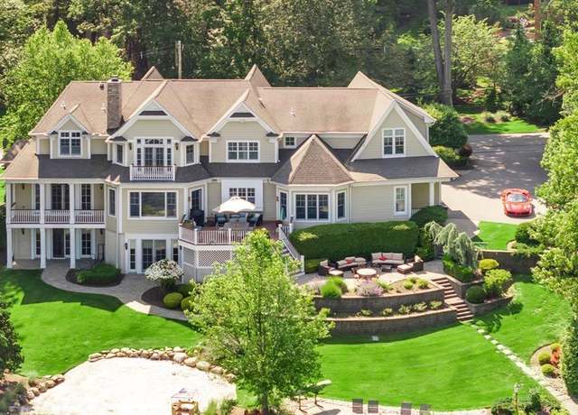 Property at 1118 Pines Lake Dr, Wayne, NJ 07470, 6 beds, 5.5 baths