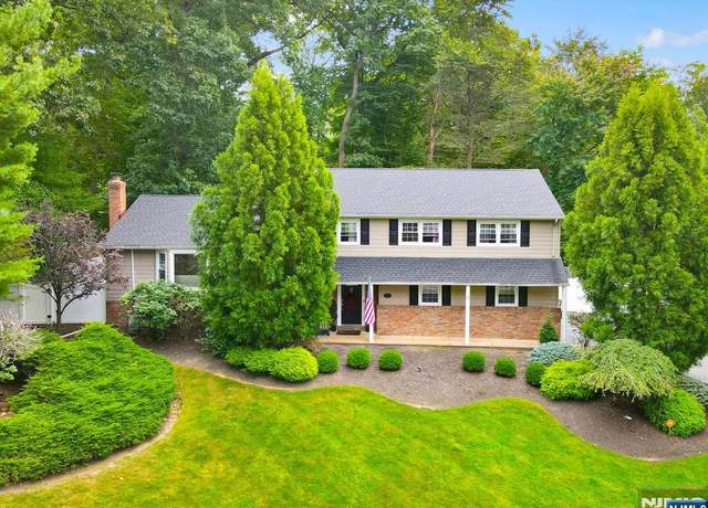 Property at 8 Lorraine Dr, Park Ridge, NJ 07656, 4 beds, 2.5 baths