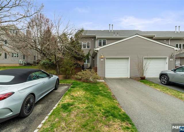 Property at 12 Litchult Ln, Mahwah, NJ 07430, 3 beds, 2.5 baths