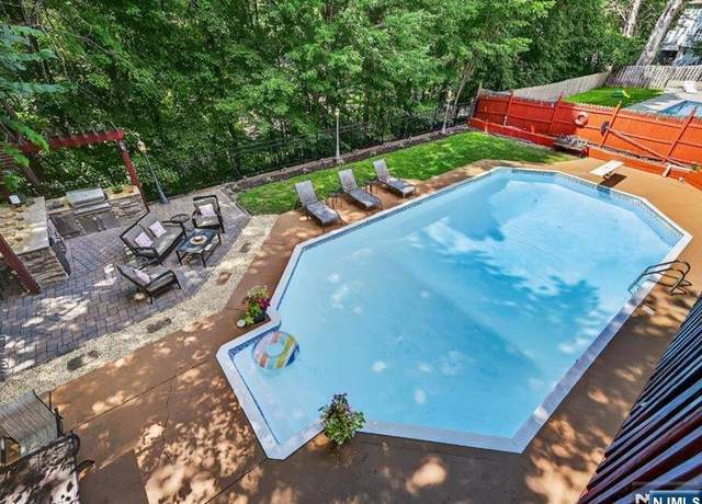 Property at 101 Molinari Dr, Wanaque, NJ 07465, 5 beds, 3.5 baths