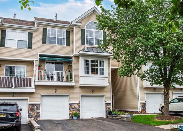 Property at 143 Summit Rdg, Pompton Lakes, NJ 07442, 2 beds, 2.5 baths