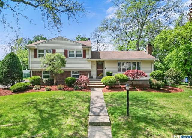 Property at 214 Wilsey Ct, Paramus, NJ 07652, 3 beds, 2 baths
