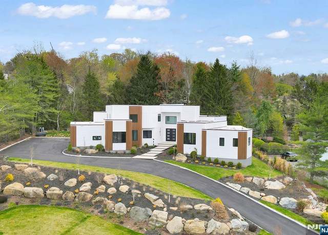 Property at 87 S Chestnut St, Livingston, NJ 07039, 9 beds, 7 baths