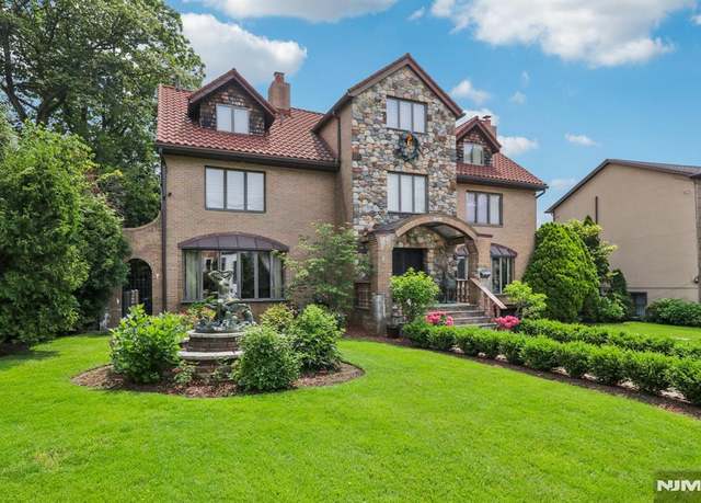 Property at 1060 Briar Way, Fort Lee, NJ 07024, 5 beds, 4.5 baths