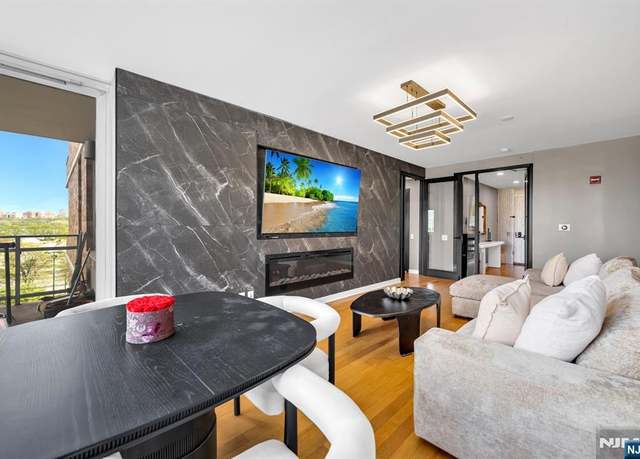 Property at 612 Hudson Park #612, Edgewater, NJ 07020, 2 beds, 2 baths